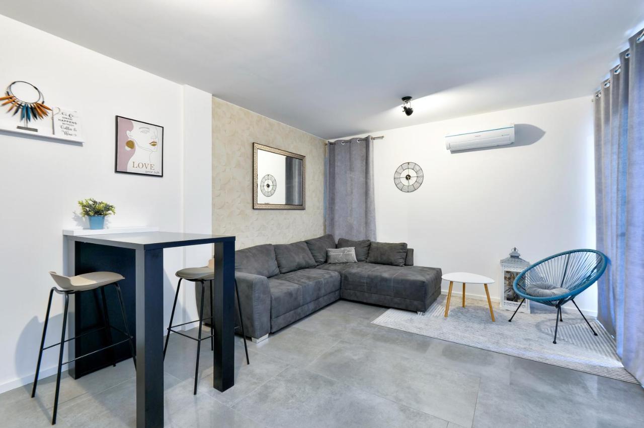 Relax Apartments Novalja Extérieur photo