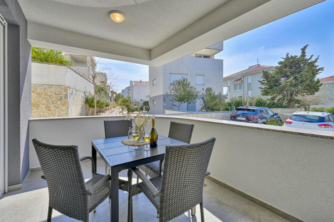 Relax Apartments Novalja Extérieur photo